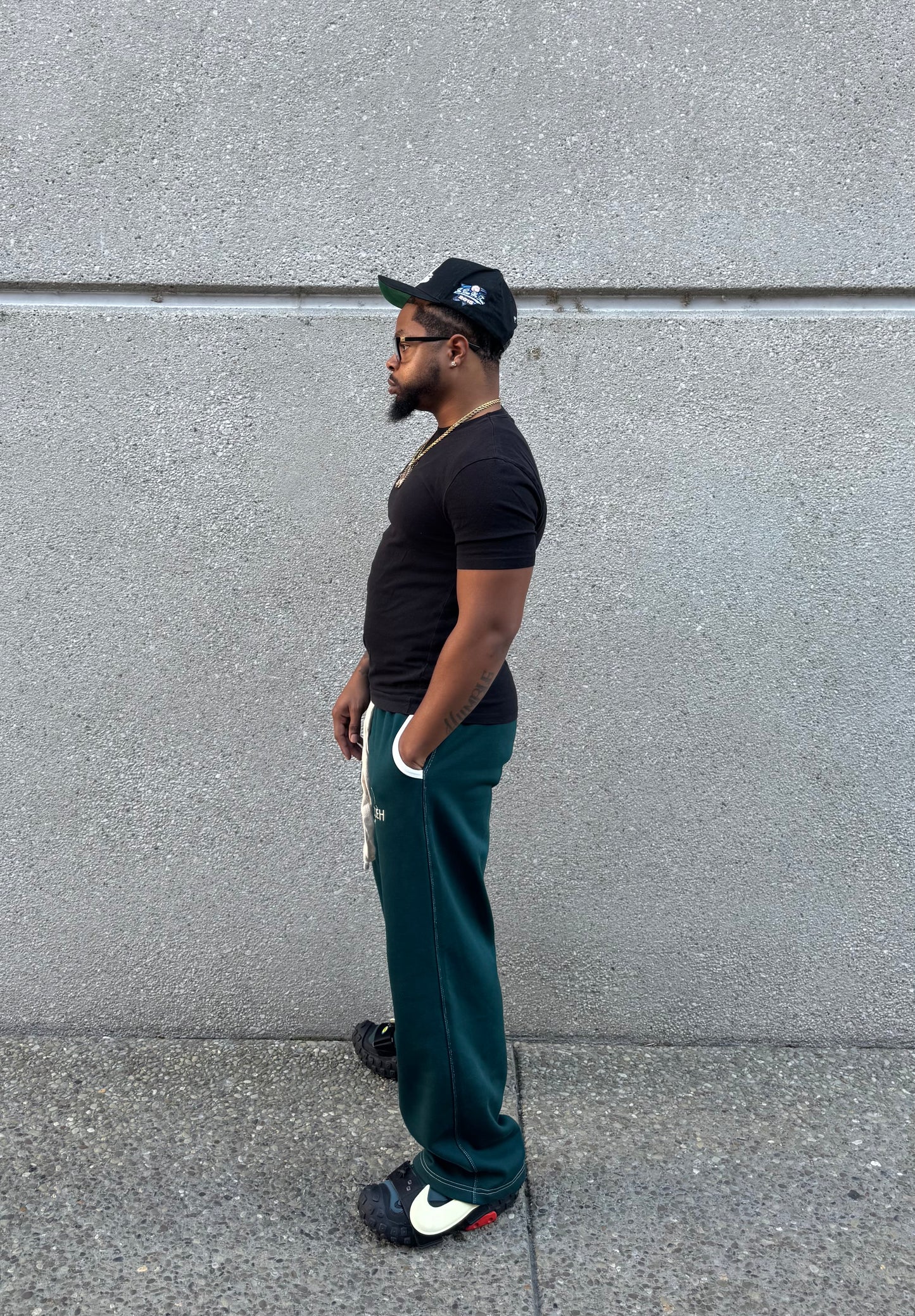 AIM FOR THE STARS SWEATPANTS ‘FOREST GREEN’
