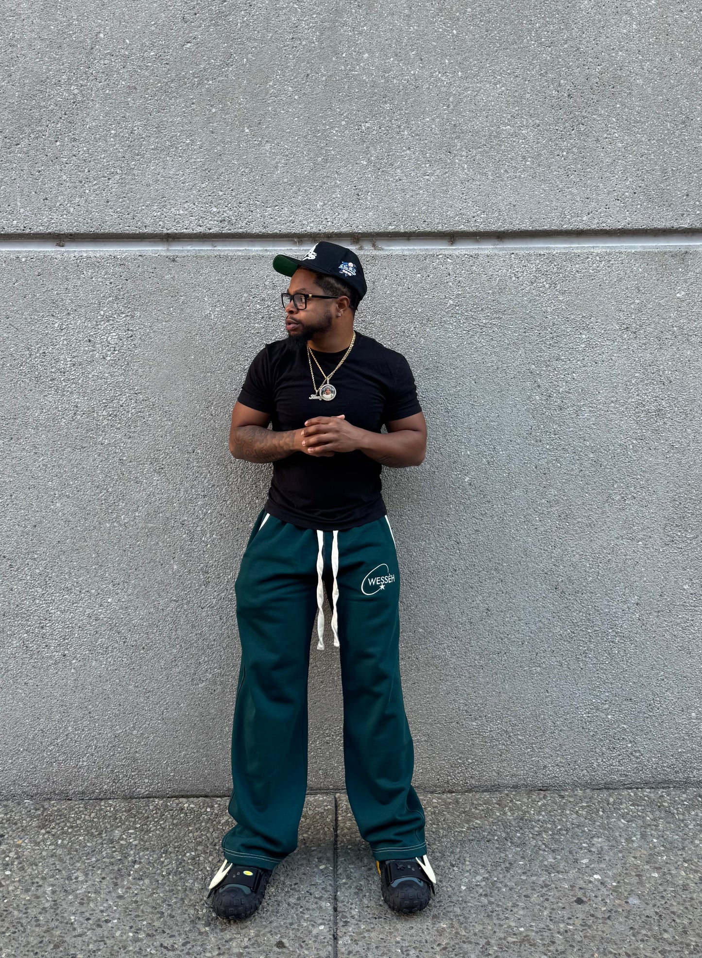 AIM FOR THE STARS SWEATPANTS ‘FOREST GREEN’